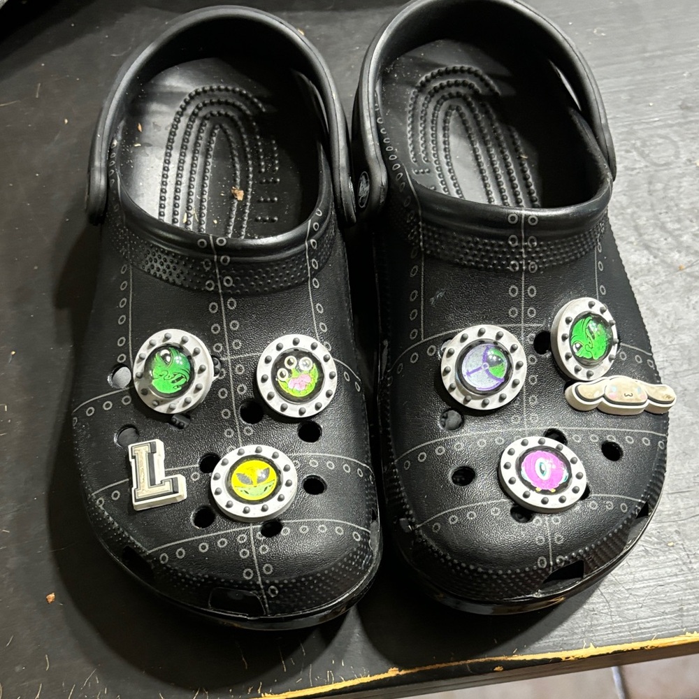 Crocs - Ron English with Colorful Charms - Picture 2 of 12